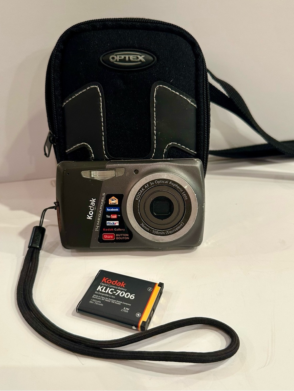 Kodak EasyShare M531 14MP Digital Camera - Y2K Aesthetic - Vintage Tested